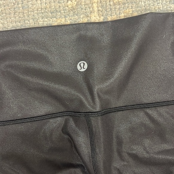 Lululemon Shiny Black Legging - Picture 3 of 4